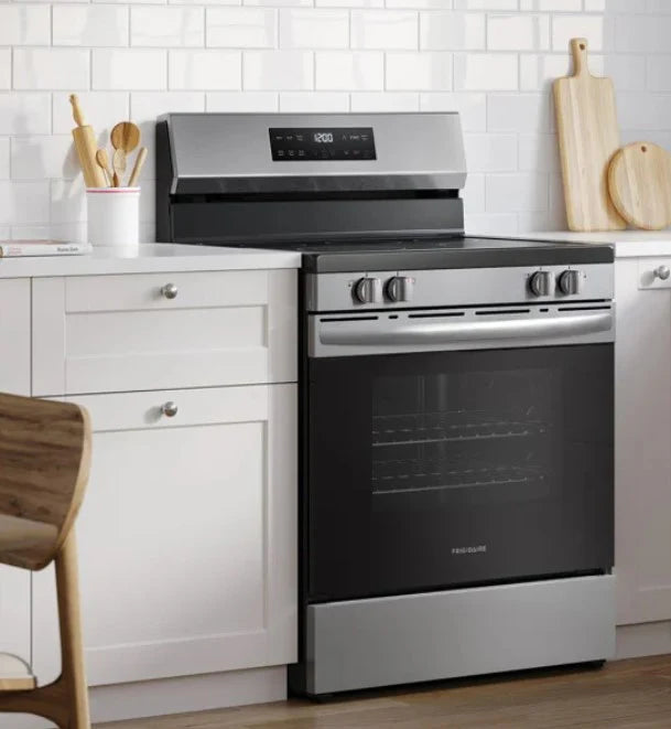 30 IN 5.3 CU FT Electric Freestanding Range J17544