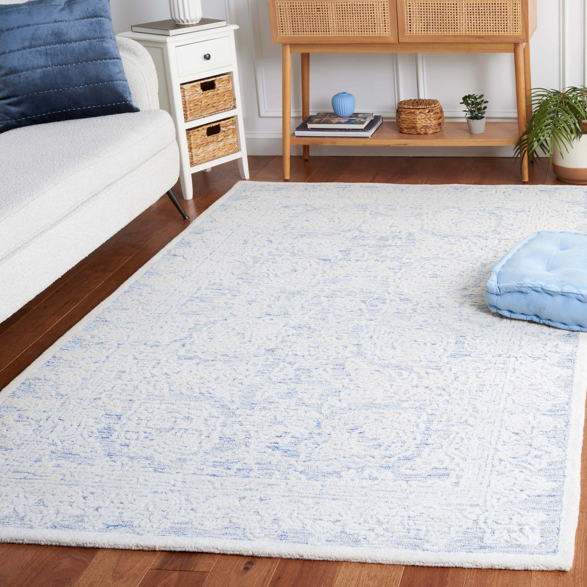 Blue Ivory Floral Area Rug 3' x 5' T874