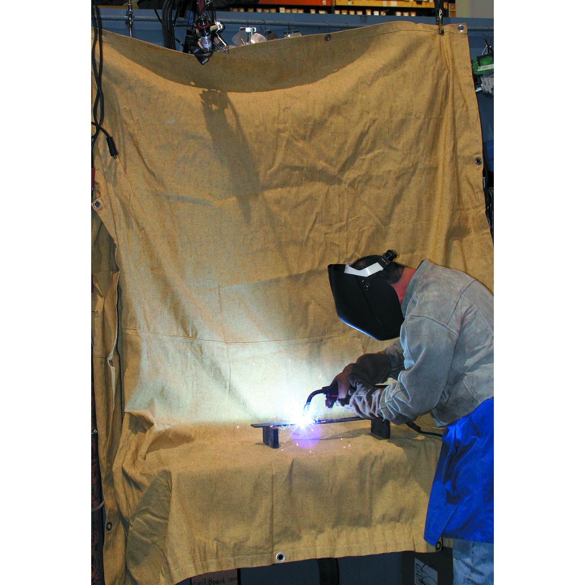 4 ft. x 6 ft. Fiberglass Welding Blanket Y272