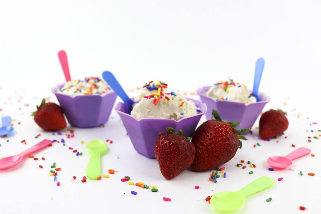 Transparent Green 3 in. Plastic Mini Tasting Spoons V262119