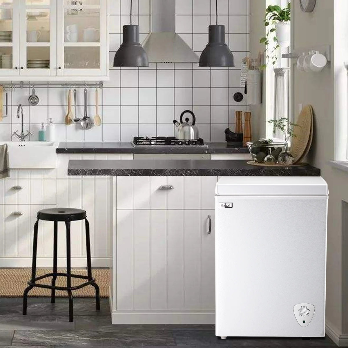 3.5 Cu ft White Chest Freezer M941