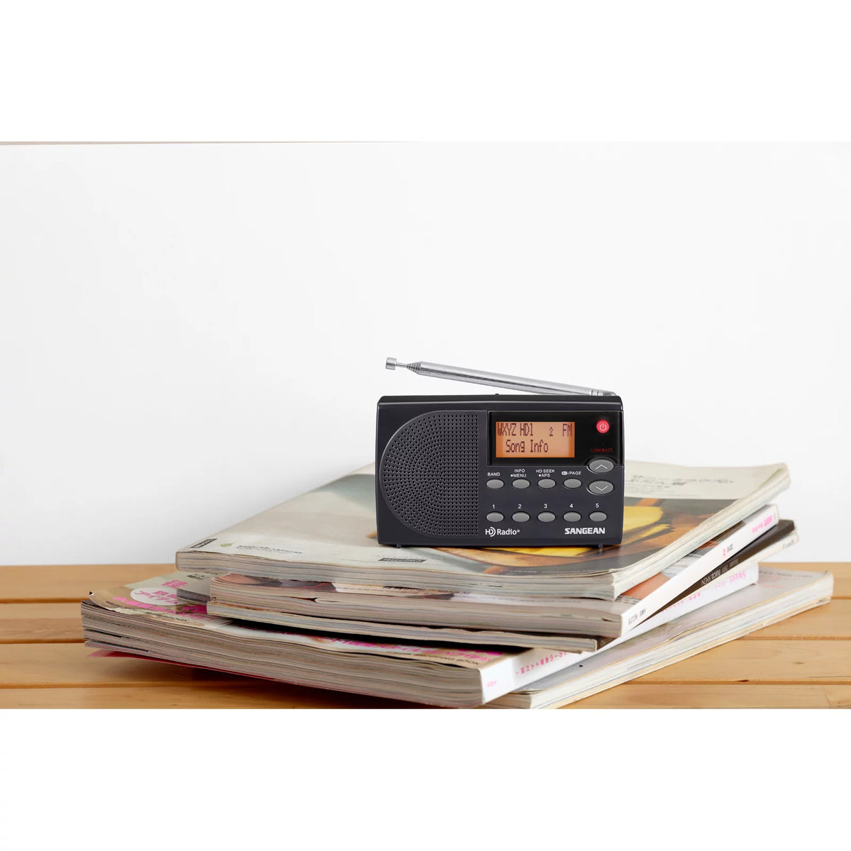 Portable AM/FM Radio Black A98111