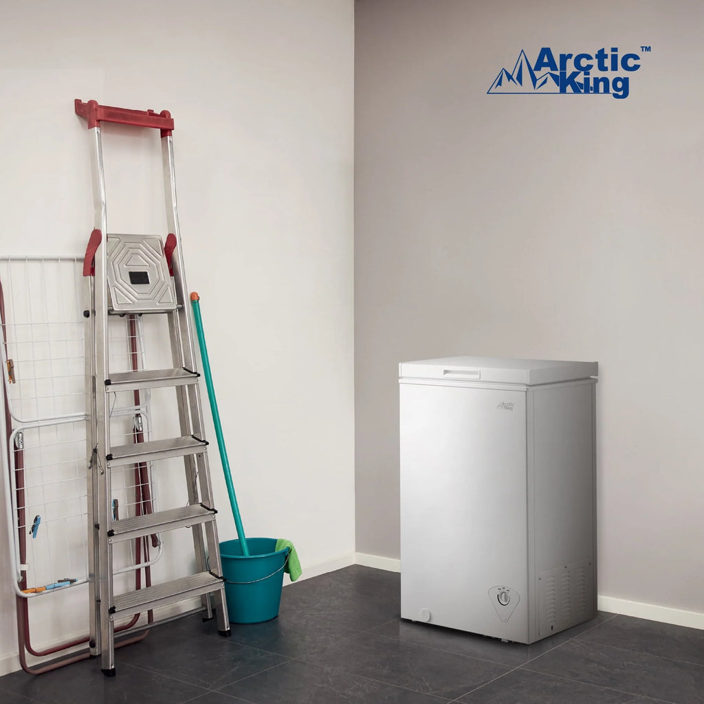 White 3.5 Cu ft Chest Freezer J2865